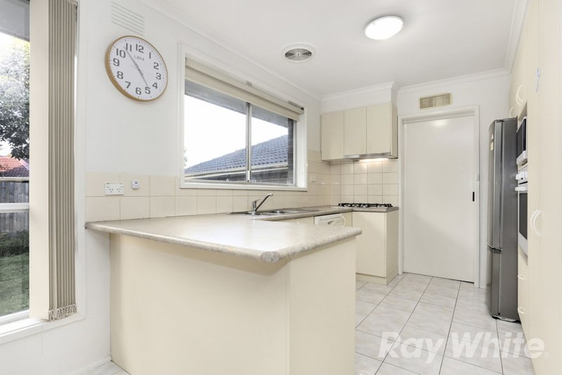 Photo - 102 Capital Avenue, Glen Waverley VIC 3150 - Image 2