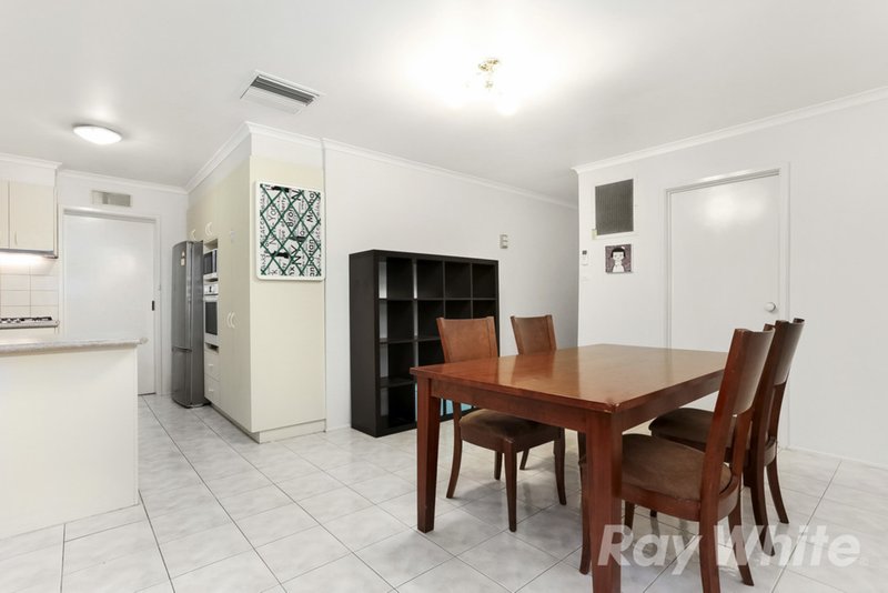 Photo - 102 Capital Avenue, Glen Waverley VIC 3150 - Image 3