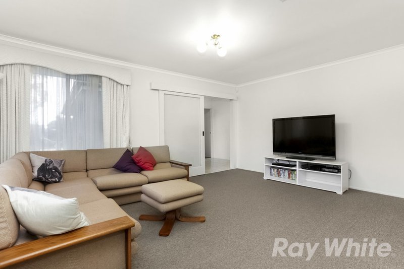 Photo - 102 Capital Avenue, Glen Waverley VIC 3150 - Image 4