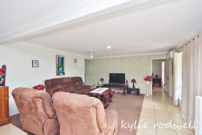 Photo - 102 Carrigan Way, Gleneagle QLD 4285 - Image 4