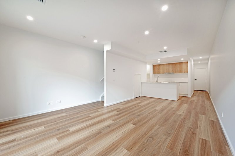 Photo - 10/2 Cornelius Street, Coombs ACT 2611 - Image 1