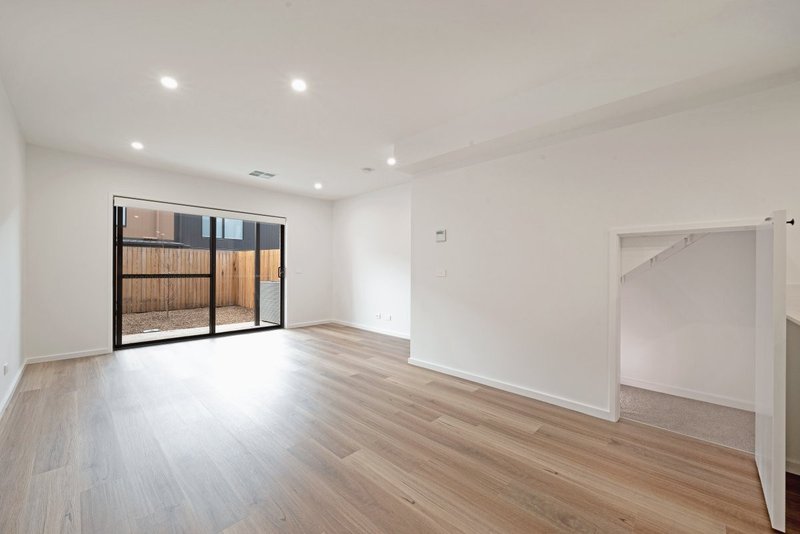 Photo - 10/2 Cornelius Street, Coombs ACT 2611 - Image 4