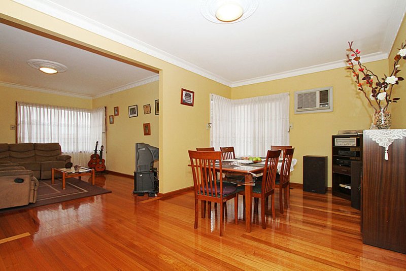 Photo - 102 Curtin Avenue, Lalor VIC 3075 - Image 3