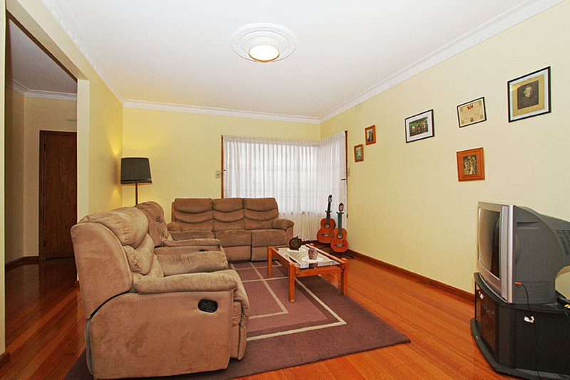 Photo - 102 Curtin Avenue, Lalor VIC 3075 - Image 5