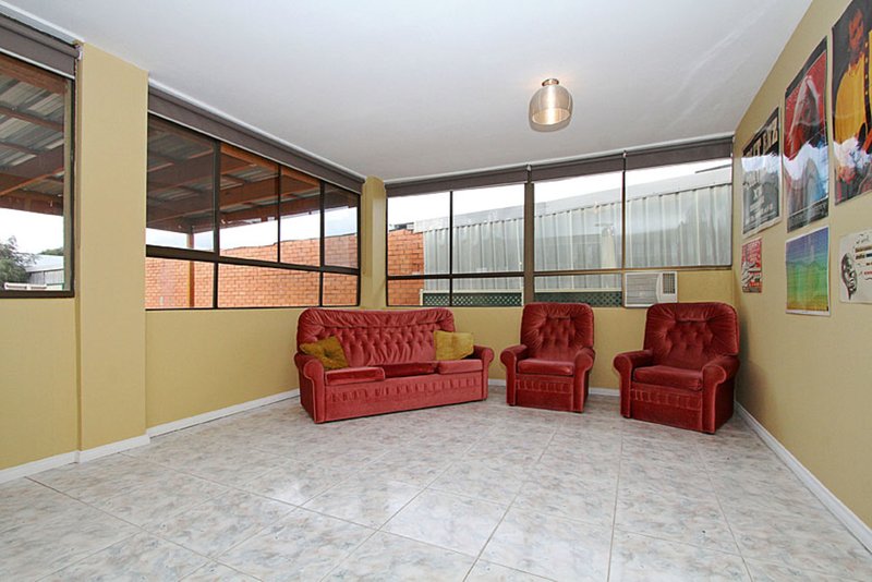 Photo - 102 Curtin Avenue, Lalor VIC 3075 - Image 6