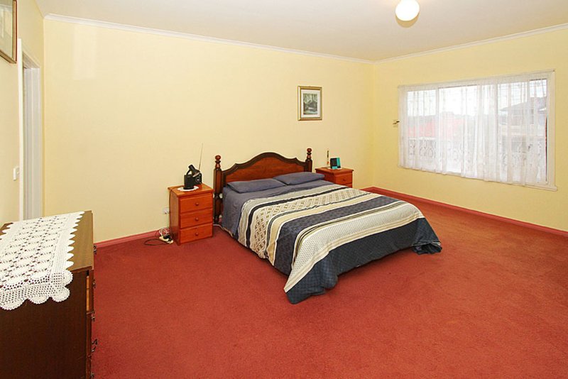 Photo - 102 Curtin Avenue, Lalor VIC 3075 - Image 7