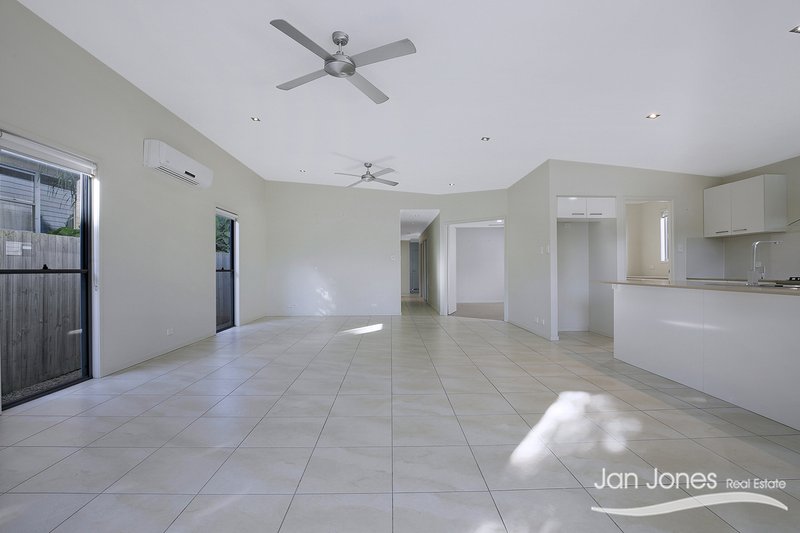 Photo - 102 Eversleigh Rd , Scarborough QLD 4020 - Image 6