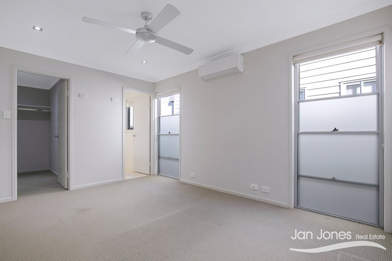 Photo - 102 Eversleigh Rd , Scarborough QLD 4020 - Image 11