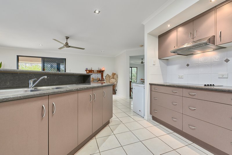 Photo - 102 Flora Drive, Beecher QLD 4680 - Image 9