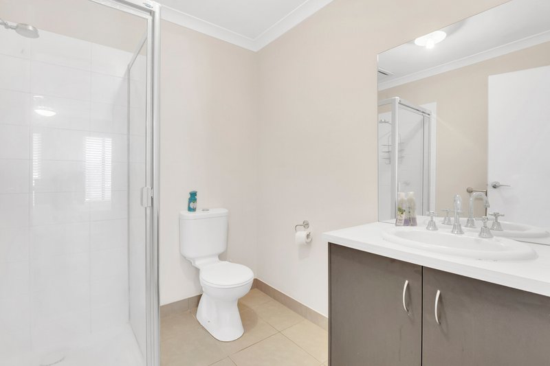 Photo - 102 Golf View Drive, Craigieburn VIC 3064 - Image 3