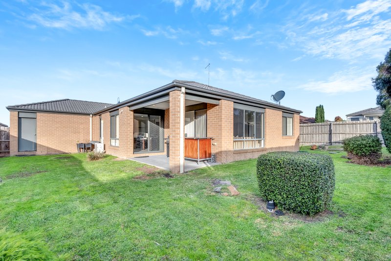 Photo - 102 Golf View Drive, Craigieburn VIC 3064 - Image 11