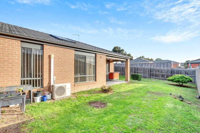 Photo - 102 Golf View Drive, Craigieburn VIC 3064 - Image 12