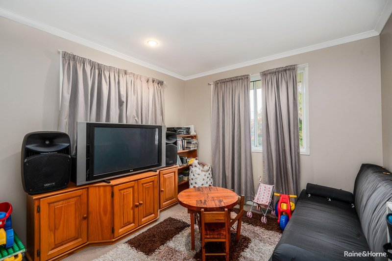 Photo - 102 Honiton Street, Torquay QLD 4655 - Image 5