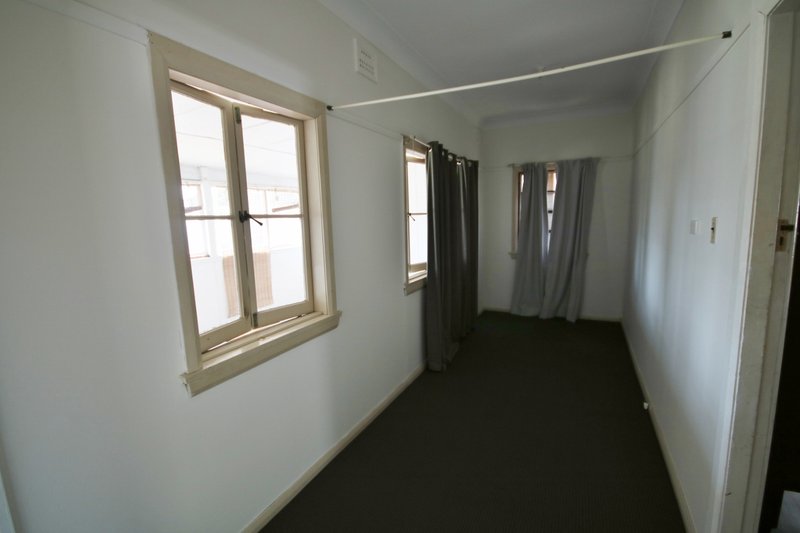 Photo - 102 Hydrae Street, Revesby NSW 2212 - Image 4