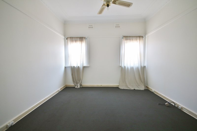 Photo - 102 Hydrae Street, Revesby NSW 2212 - Image 6