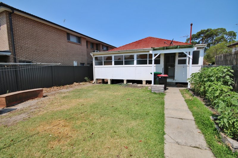 Photo - 102 Hydrae Street, Revesby NSW 2212 - Image 9