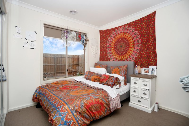 Photo - 102 James Melrose Drive, Brookfield VIC 3338 - Image 6