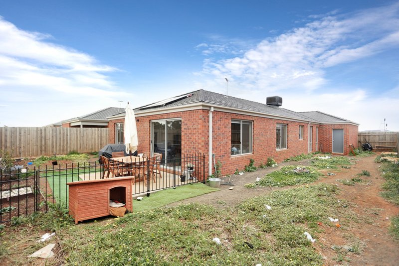 Photo - 102 James Melrose Drive, Brookfield VIC 3338 - Image 9