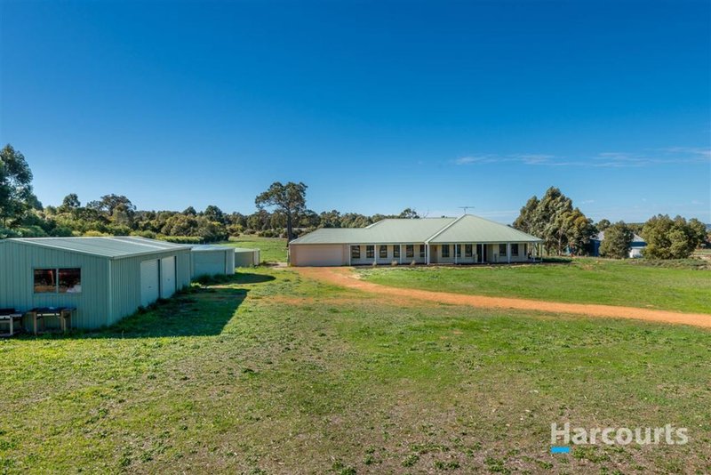 Photo - 102 Limousin Way, Lower Chittering WA 6084 - Image 2