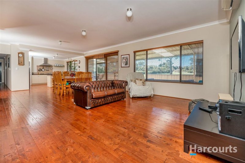 Photo - 102 Limousin Way, Lower Chittering WA 6084 - Image 10