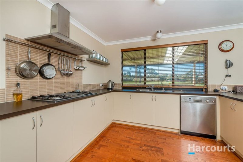 Photo - 102 Limousin Way, Lower Chittering WA 6084 - Image 11