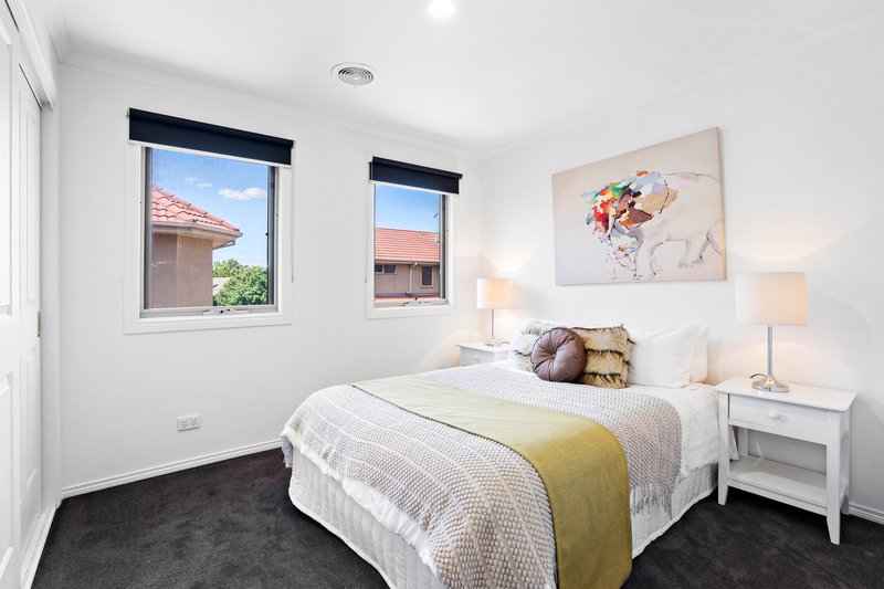 Photo - 10/2 Mckelvie Court, Glen Waverley VIC 3150 - Image 9