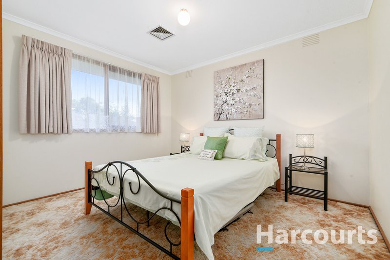 Photo - 102 Milpera Crescent, Wantirna VIC 3152 - Image 9