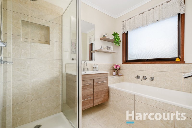 Photo - 102 Milpera Crescent, Wantirna VIC 3152 - Image 10