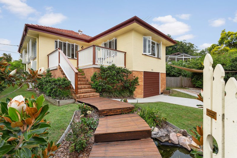 Photo - 102 Minto Crescent, Arana Hills QLD 4054 - Image 2