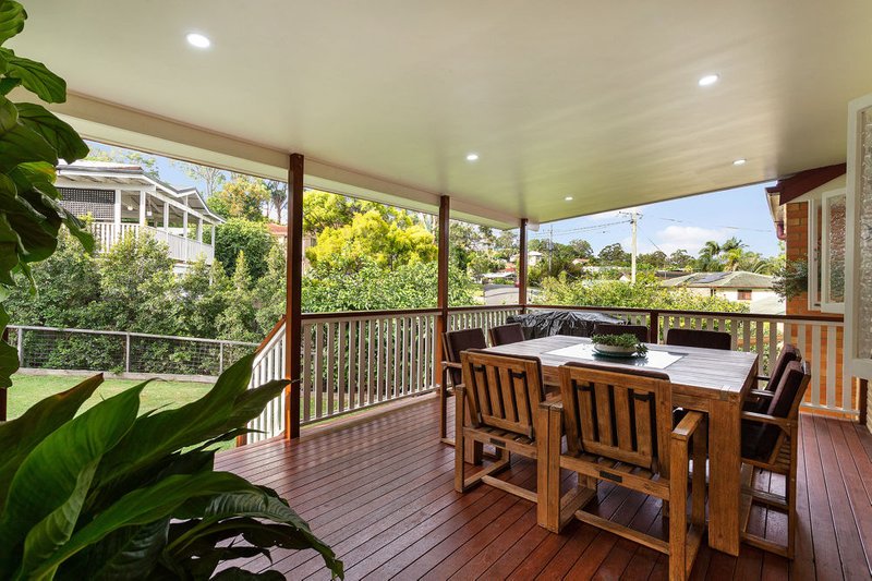 Photo - 102 Minto Crescent, Arana Hills QLD 4054 - Image 3