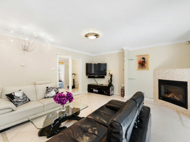 Photo - 102 Monaro Crescent, Red Hill ACT 2603 - Image 3