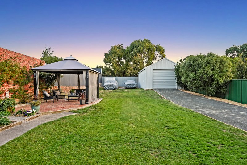 Photo - 102 Morres Street, Ballarat East VIC 3350 - Image 11