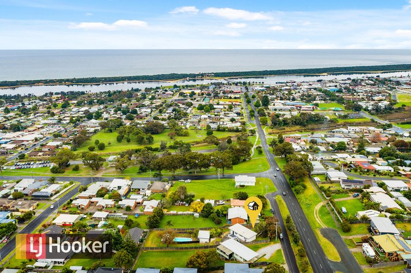 Photo - 102 Myer Street, Lakes Entrance VIC 3909 - Image 3