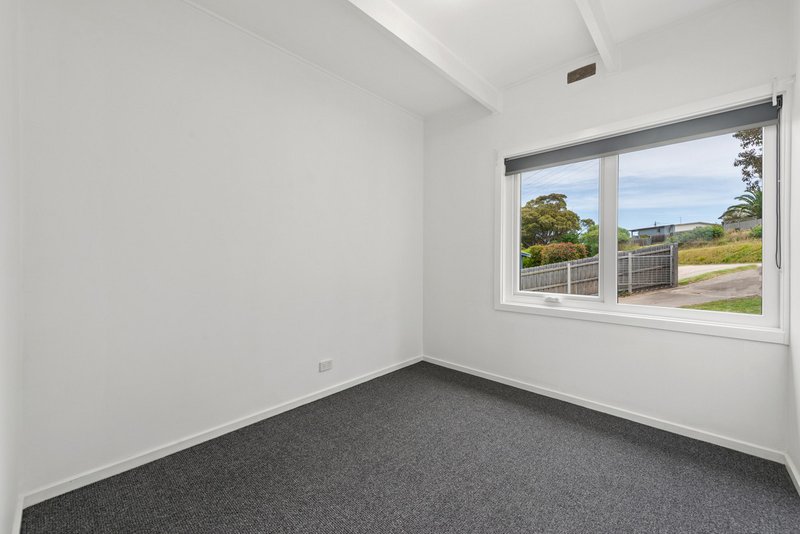 Photo - 102 Myer Street, Lakes Entrance VIC 3909 - Image 11