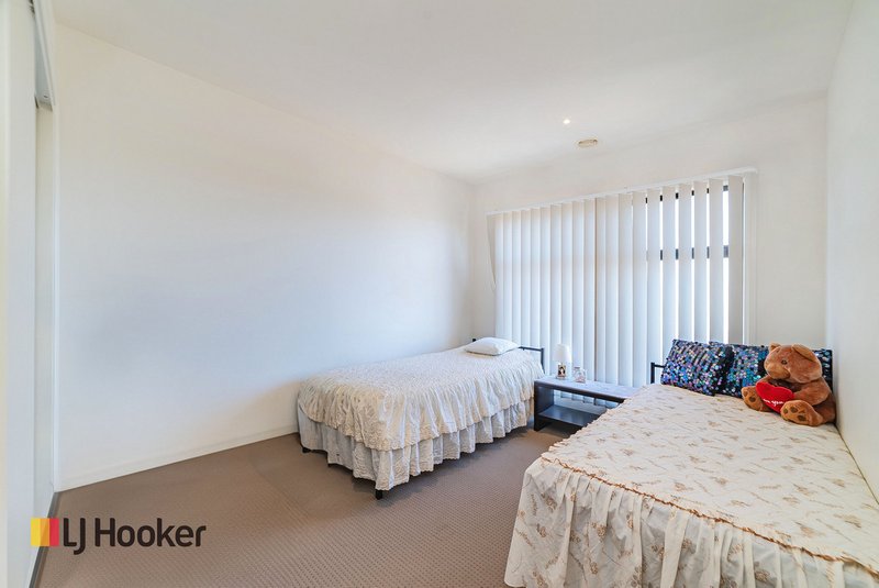 Photo - 102 Newbury Boulevard, Craigieburn VIC 3064 - Image 11