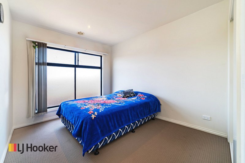 Photo - 102 Newbury Boulevard, Craigieburn VIC 3064 - Image 12