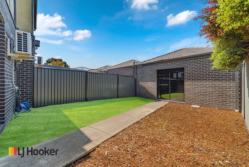 Photo - 102 Newbury Boulevard, Craigieburn VIC 3064 - Image 16