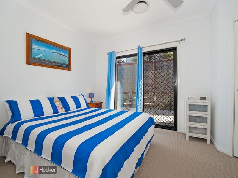 Photo - 102 Nicklaus Parade, North Lakes QLD 4509 - Image 10