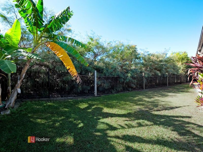 Photo - 102 Nicklaus Parade, North Lakes QLD 4509 - Image 18