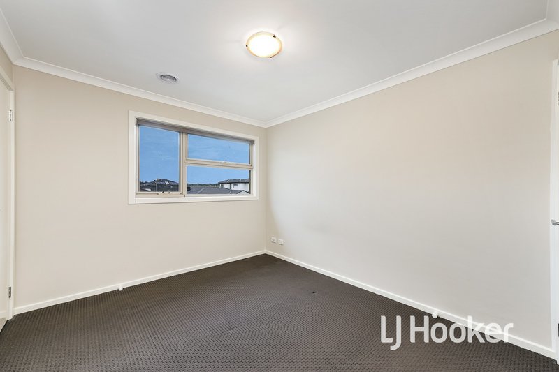 Photo - 102 Player Drive, Narre Warren VIC 3805 - Image 8