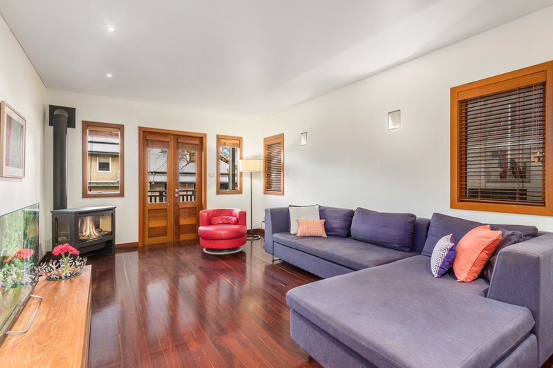 Photo - 102 Rowntree Street, Birchgrove NSW 2041 - Image 2