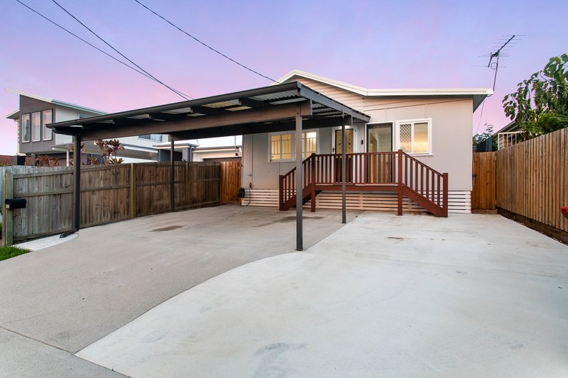 Photo - 102 Scarborough Road, Redcliffe QLD 4020 - Image 2