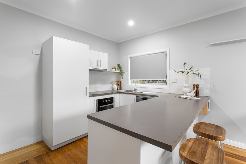 Photo - 102 Scarborough Road, Redcliffe QLD 4020 - Image 7
