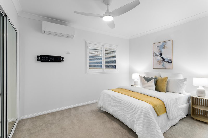 Photo - 102 Scarborough Road, Redcliffe QLD 4020 - Image 11