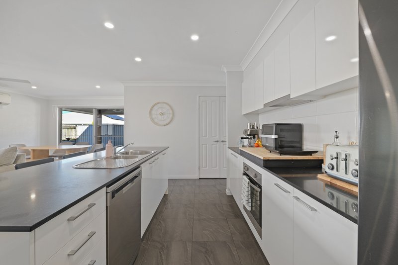 Photo - 102 Steiner Crescent, Baringa QLD 4551 - Image 6