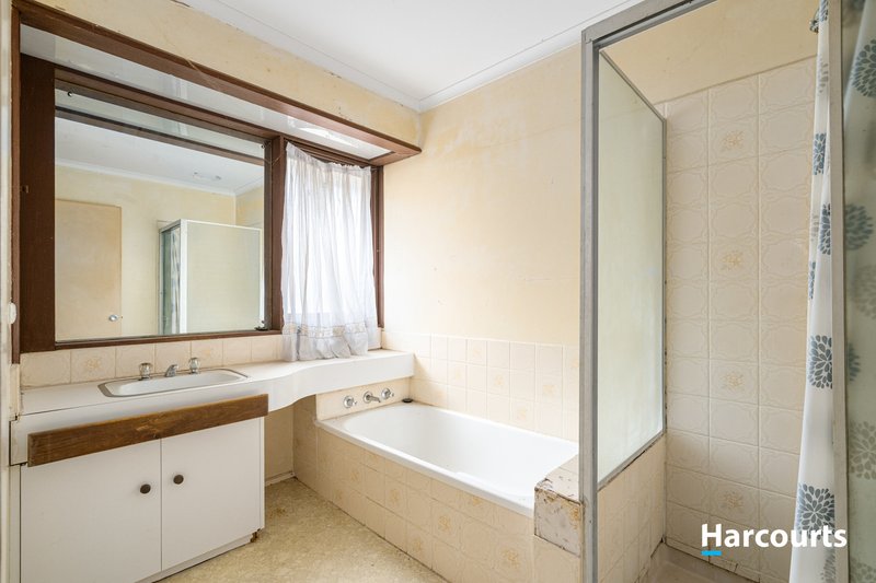 Photo - 102 Sterling Drive, Keilor East VIC 3033 - Image 7