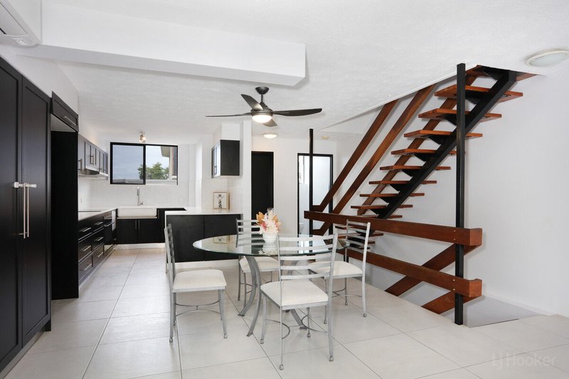 Photo - 10/2 T E Peters Drive, Broadbeach Waters QLD 4218 - Image 6