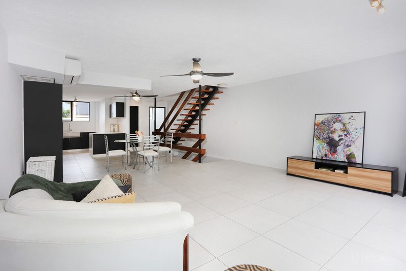 Photo - 10/2 T E Peters Drive, Broadbeach Waters QLD 4218 - Image 10