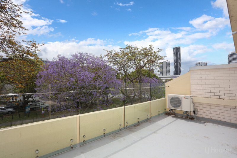 Photo - 10/2 T E Peters Drive, Broadbeach Waters QLD 4218 - Image 21