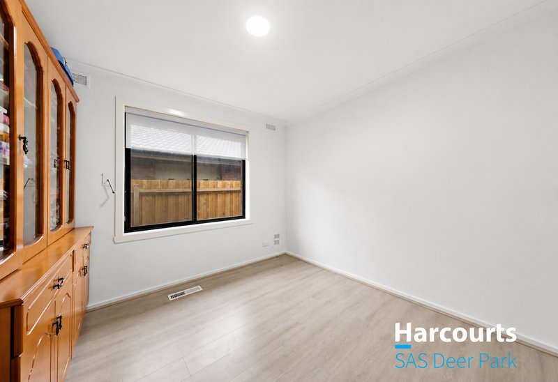 Photo - 102 Tamar Drive, Deer Park VIC 3023 - Image 3